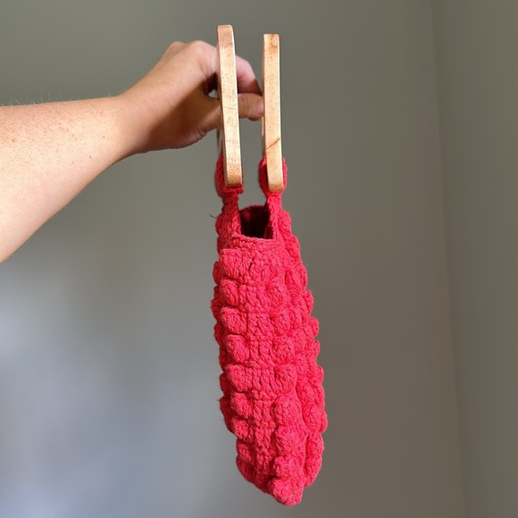 Cleobella Grenadine Tulum Red Crochet Knit Handbag Purse - Wood Handles 1970’s - Picture 5 of 9
